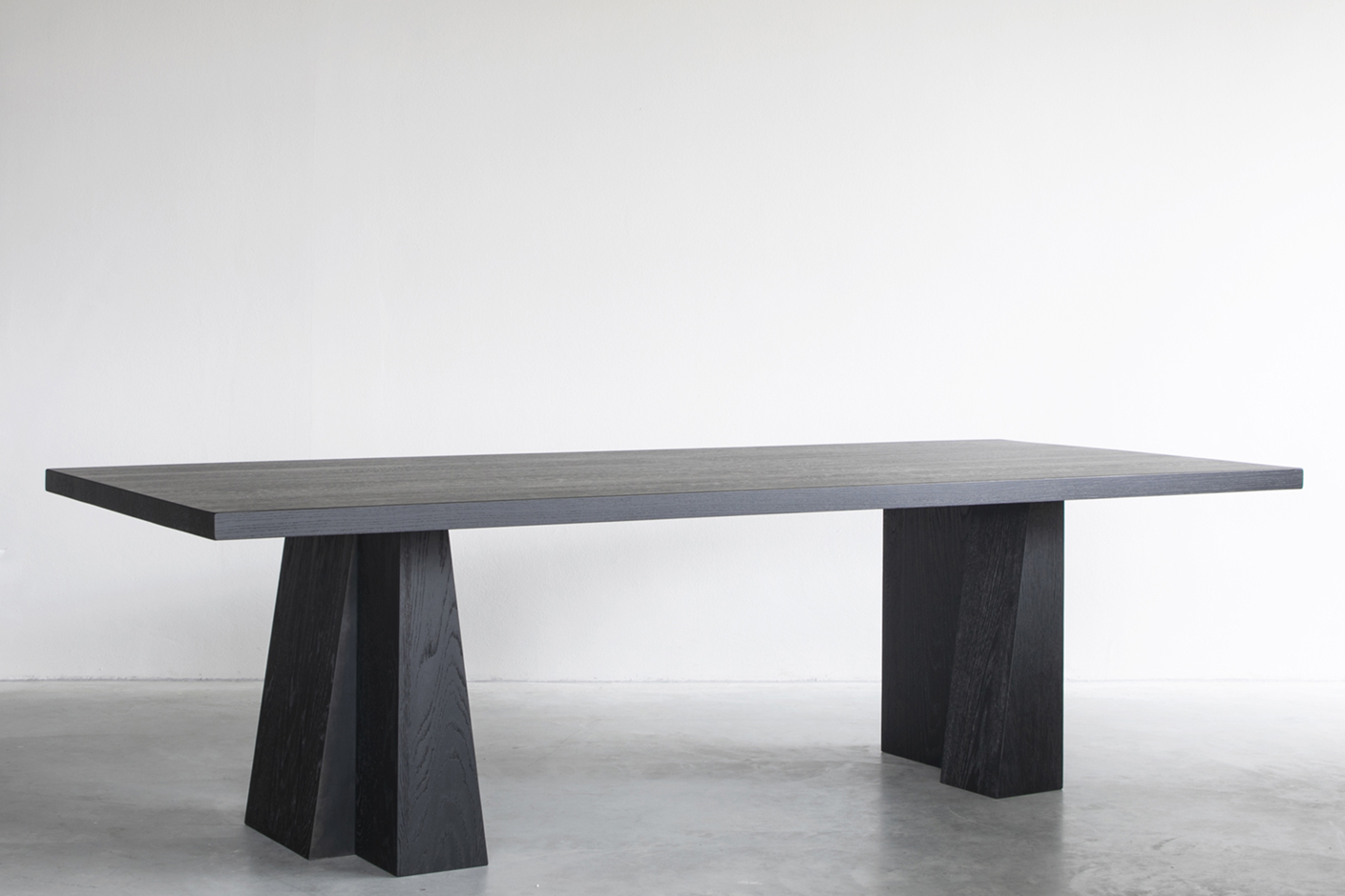 Eli dining table